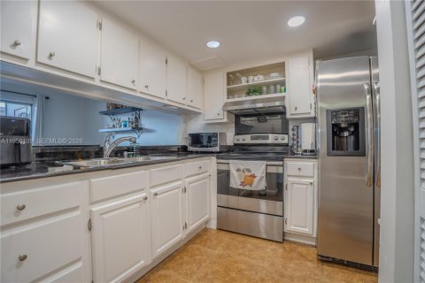 Touwnhouse à vendre à Margate, Floride: 3 chambres, 143.07 m2 № 2029494 - photo 17