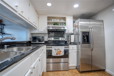 Touwnhouse à vendre à Margate, Floride: 3 chambres, 143.07 m2 № 2029494 - photo 18