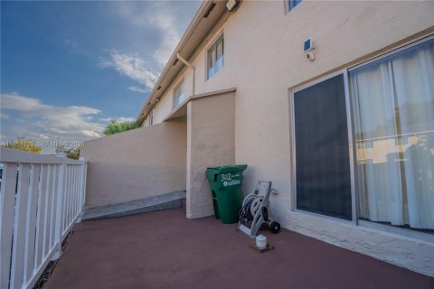 Touwnhouse à vendre à Margate, Floride: 3 chambres, 143.07 m2 № 2029494 - photo 4