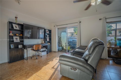 Touwnhouse à vendre à Margate, Floride: 3 chambres, 143.07 m2 № 2029494 - photo 10