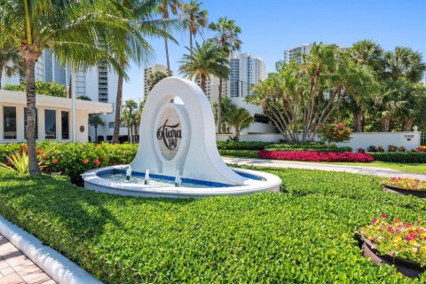 Condo in Riviera Beach, Florida, 1 bedroom № 2077454 - photo 16