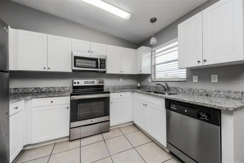 Casa en alquiler en Kissimmee, Florida, 3 dormitorios, 130.62 m2 № 2283434 - foto 6
