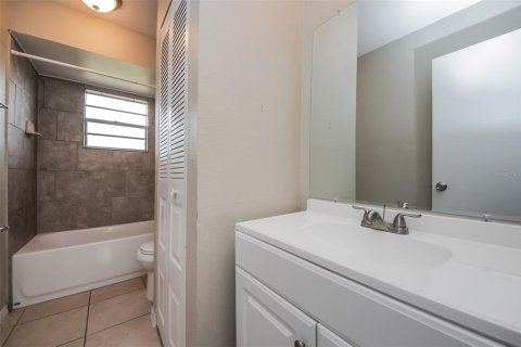 Casa en alquiler en Kissimmee, Florida, 3 dormitorios, 130.62 m2 № 2283434 - foto 13