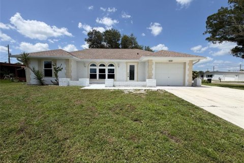 Villa ou maison à North Port, Floride 2 chambres, 130.25 m2 № 2312324