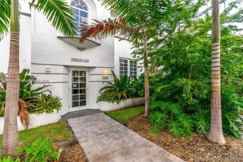 Copropriété à vendre à Miami Beach, Floride: 2 chambres, 76.18 m2 № 2047432 - photo 4