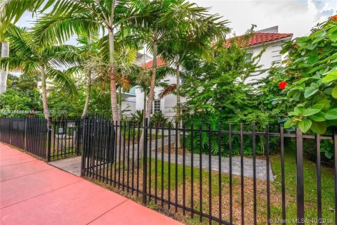 Copropriété à vendre à Miami Beach, Floride: 2 chambres, 76.18 m2 № 2047432 - photo 5