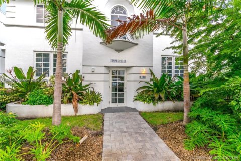 Copropriété à vendre à Miami Beach, Floride: 2 chambres, 76.18 m2 № 2047432 - photo 2