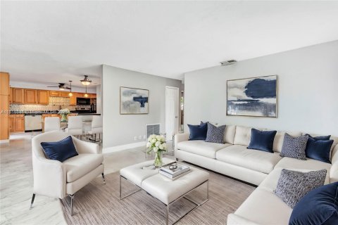Casa en venta en Oakland Park, Florida, 3 dormitorios, 127.09 m2 № 1770262 - foto 8