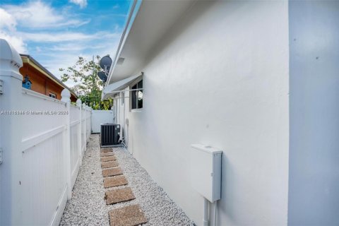 Casa en venta en Oakland Park, Florida, 3 dormitorios, 127.09 m2 № 1770262 - foto 17