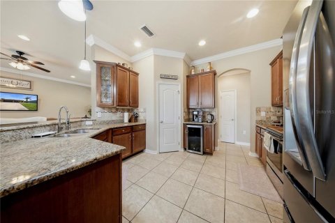 House in Apollo Beach, Florida 5 bedrooms, 270.9 sq.m. № 2208656 - photo 14