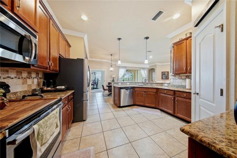 House in Apollo Beach, Florida 5 bedrooms, 270.9 sq.m. № 2208656 - photo 15