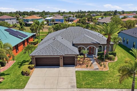 House in Apollo Beach, Florida 5 bedrooms, 270.9 sq.m. № 2208656 - photo 6