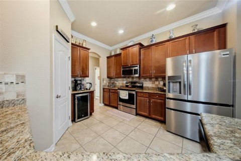 House in Apollo Beach, Florida 5 bedrooms, 270.9 sq.m. № 2208656 - photo 4