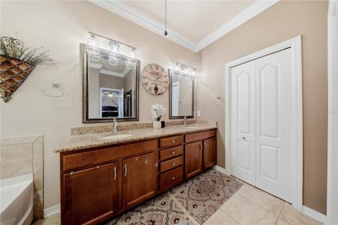House in Apollo Beach, Florida 5 bedrooms, 270.9 sq.m. № 2208656 - photo 23