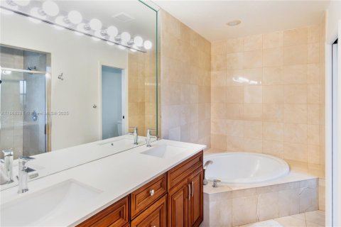 Villa ou maison à louer à Palmetto Bay, Floride: 4 chambres, 261.33 m2 № 1920379 - photo 27