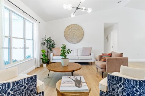 Villa ou maison à louer à Palmetto Bay, Floride: 4 chambres, 261.33 m2 № 1920379 - photo 12