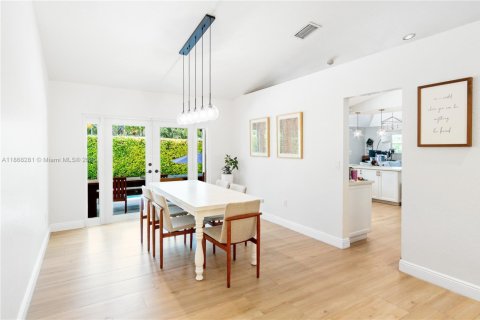 Villa ou maison à louer à Palmetto Bay, Floride: 4 chambres, 261.33 m2 № 1920379 - photo 14