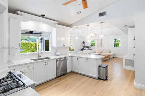 Villa ou maison à louer à Palmetto Bay, Floride: 4 chambres, 261.33 m2 № 1920379 - photo 17