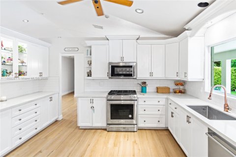 Villa ou maison à louer à Palmetto Bay, Floride: 4 chambres, 261.33 m2 № 1920379 - photo 18