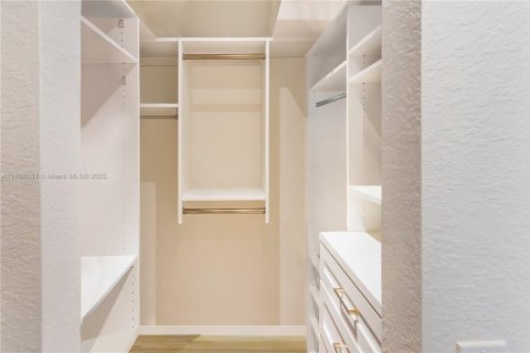 Villa ou maison à louer à Palmetto Bay, Floride: 4 chambres, 261.33 m2 № 1920379 - photo 25