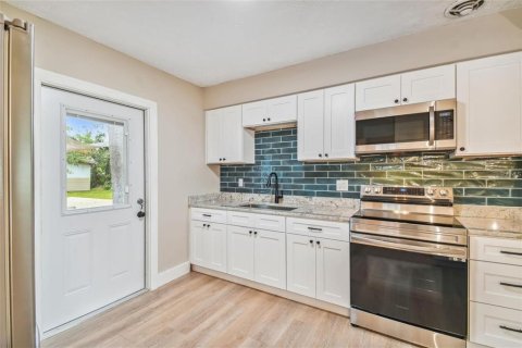 Villa ou maison à louer à Tampa, Floride: 3 chambres, 125.79 m2 № 1902199 - photo 11