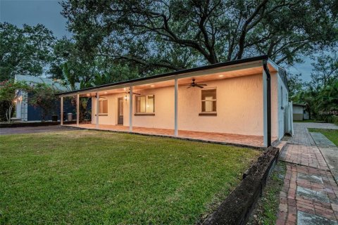 Villa ou maison à louer à Tampa, Floride: 3 chambres, 125.79 m2 № 1902199 - photo 1