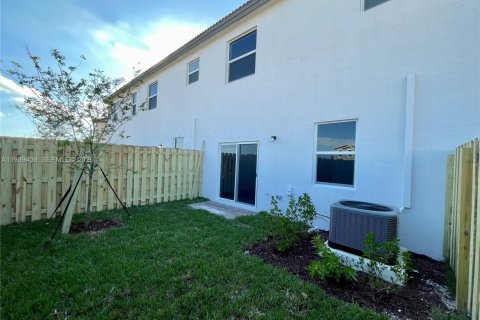 Villa ou maison à louer à Homestead, Floride: 4 chambres, 148.55 m2 № 1997414 - photo 5