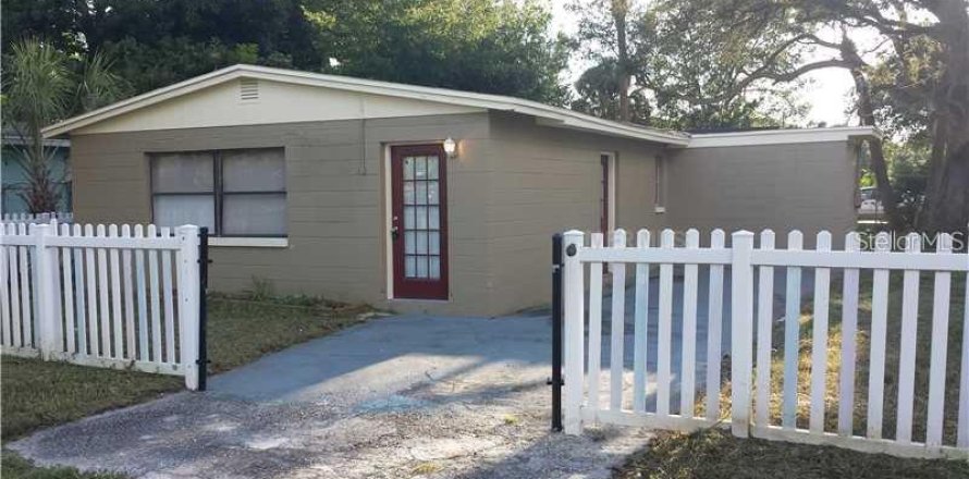 House in Tampa, Florida 3 bedrooms, 97.55 sq.m. № 1517961