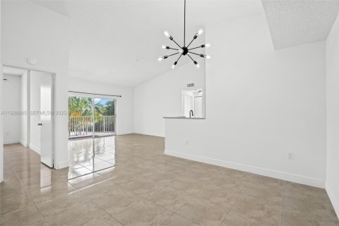 Condo in Davie, Florida, 2 bedrooms  № 1990887 - photo 9