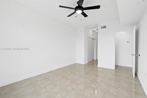 Condo in Davie, Florida, 2 bedrooms  № 1990887 - photo 13