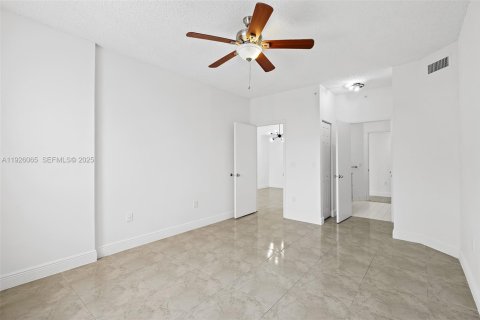 Condo in Davie, Florida, 2 bedrooms  № 1990887 - photo 20