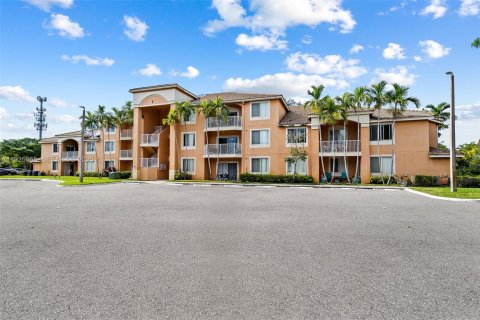 Condo in Davie, Florida, 2 bedrooms  № 1990887 - photo 1