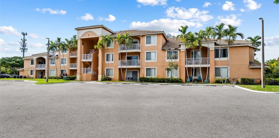 Condo in Davie, Florida, 2 bedrooms  № 1990887