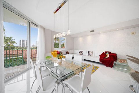 Condo in Aventura, Florida, 2 bedrooms № 1921064 - photo 8