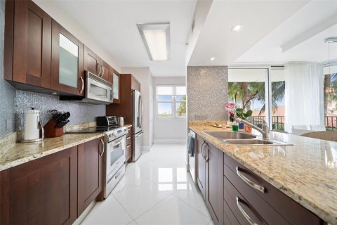 Condo in Aventura, Florida, 2 bedrooms № 1921064 - photo 4