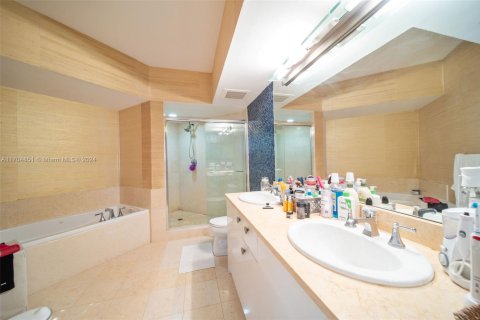 Condo in Aventura, Florida, 2 bedrooms № 1921064 - photo 16