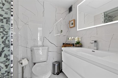 Condo in Clearwater, Florida, 2 bedrooms  № 2235990 - photo 24
