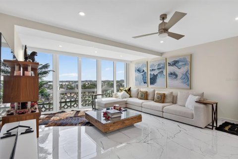 Condo in Clearwater, Florida, 2 bedrooms  № 2235990 - photo 16