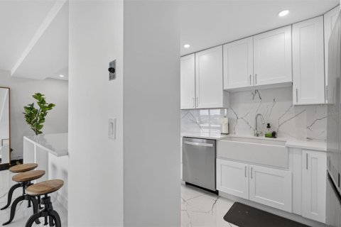 Condo in Clearwater, Florida, 2 bedrooms  № 2235990 - photo 27