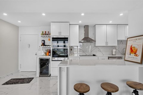 Condo in Clearwater, Florida, 2 bedrooms  № 2235990 - photo 11