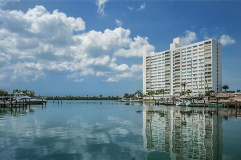 Condo in Clearwater, Florida, 2 bedrooms  № 2235990