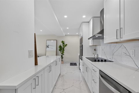 Condo in Clearwater, Florida, 2 bedrooms  № 2235990 - photo 8