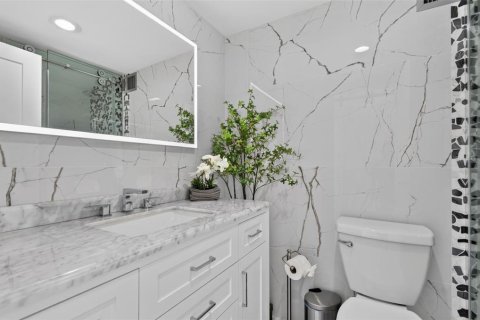 Condo in Clearwater, Florida, 2 bedrooms  № 2235990 - photo 20