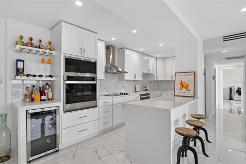 Condo in Clearwater, Florida, 2 bedrooms  № 2235990 - photo 12