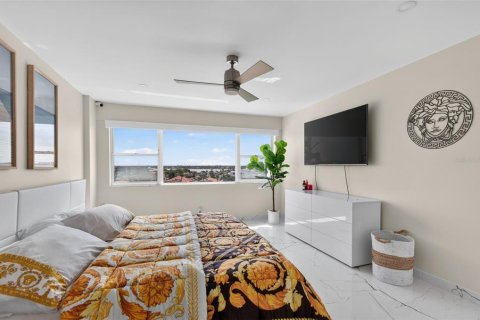 Condo in Clearwater, Florida, 2 bedrooms  № 2235990 - photo 18