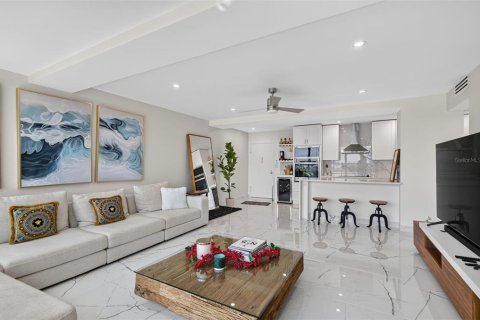 Condo in Clearwater, Florida, 2 bedrooms  № 2235990 - photo 13