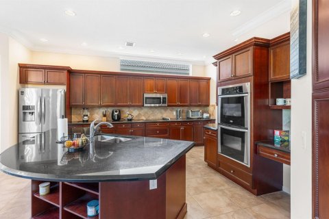 House in Wellington, Florida 6 bedrooms, 387.22 sq.m. № 2082137 - photo 5