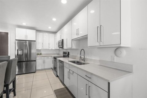 Touwnhouse à vendre à Winter Park, Floride: 4 chambres, 241.73 m2 № 2195821 - photo 5