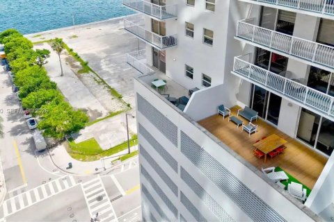 Купить кондоминиум в Майами, Флорида 2 спальни, 76.64м2, № 2090203 - фото 10