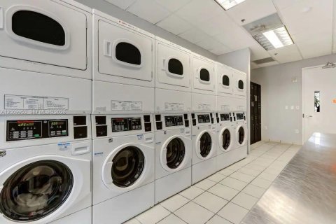 Купить кондоминиум в Майами, Флорида 2 спальни, 76.64м2, № 2090203 - фото 19